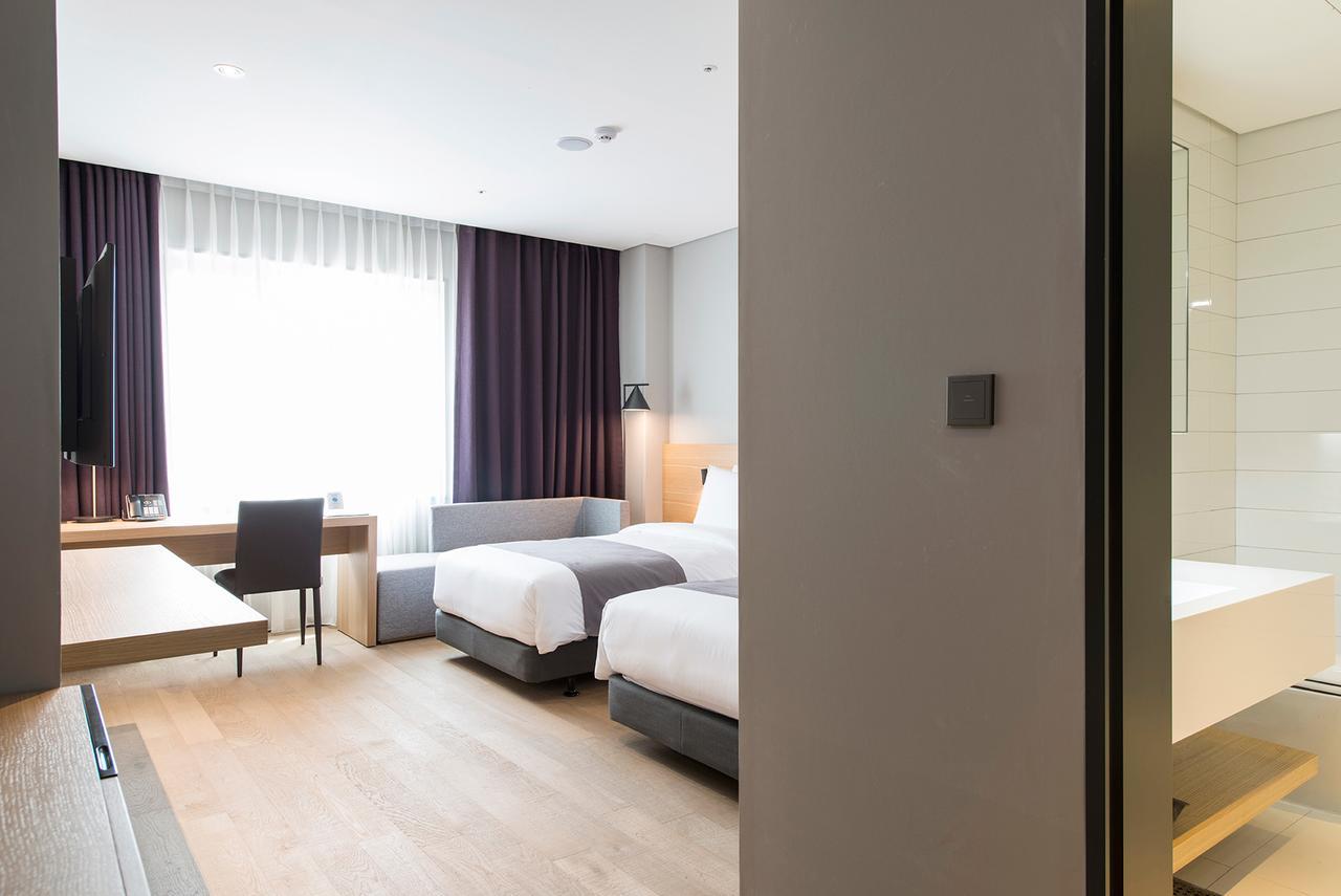Alex 72 Hotel Suwon Extérieur photo