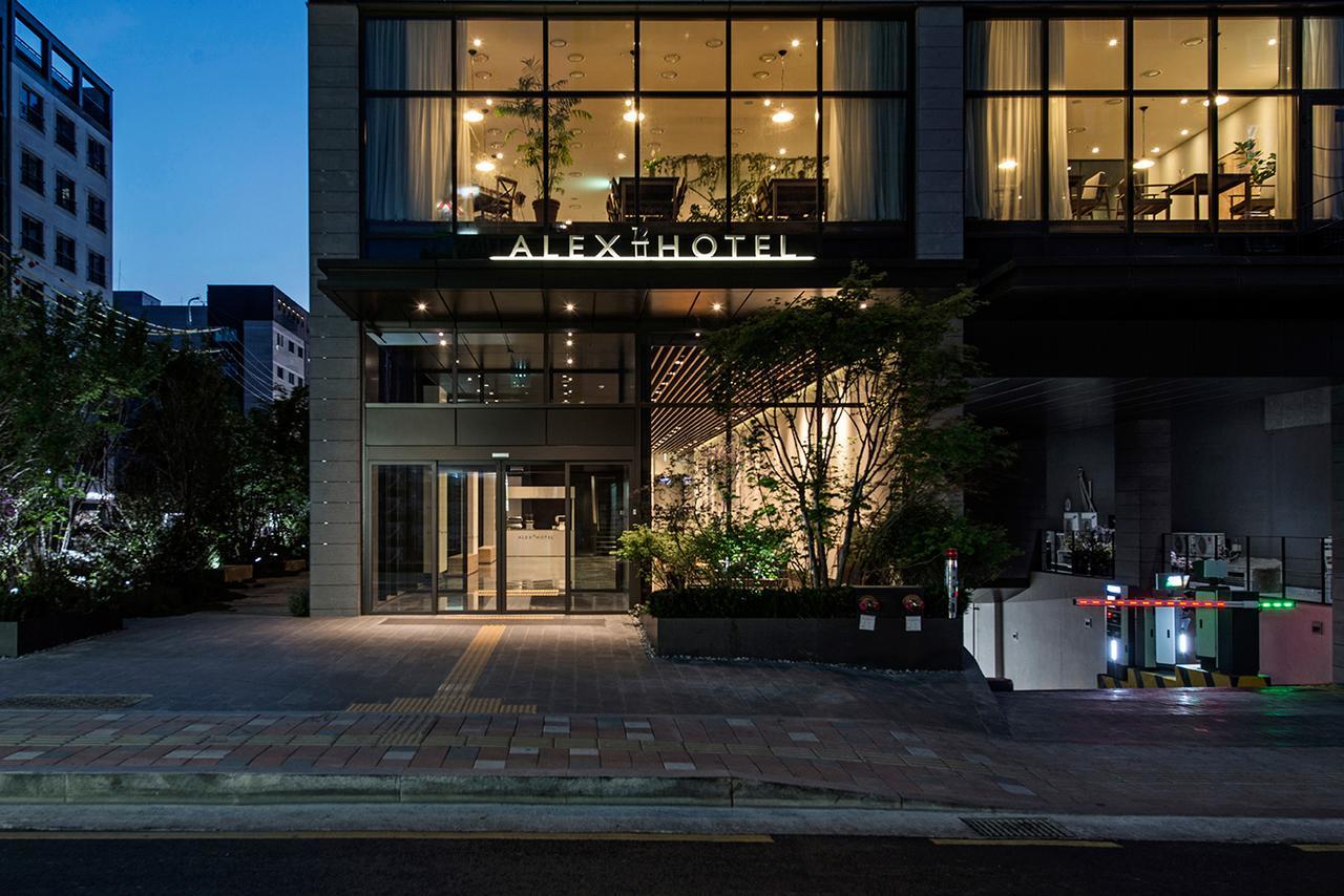 Alex 72 Hotel Suwon Extérieur photo